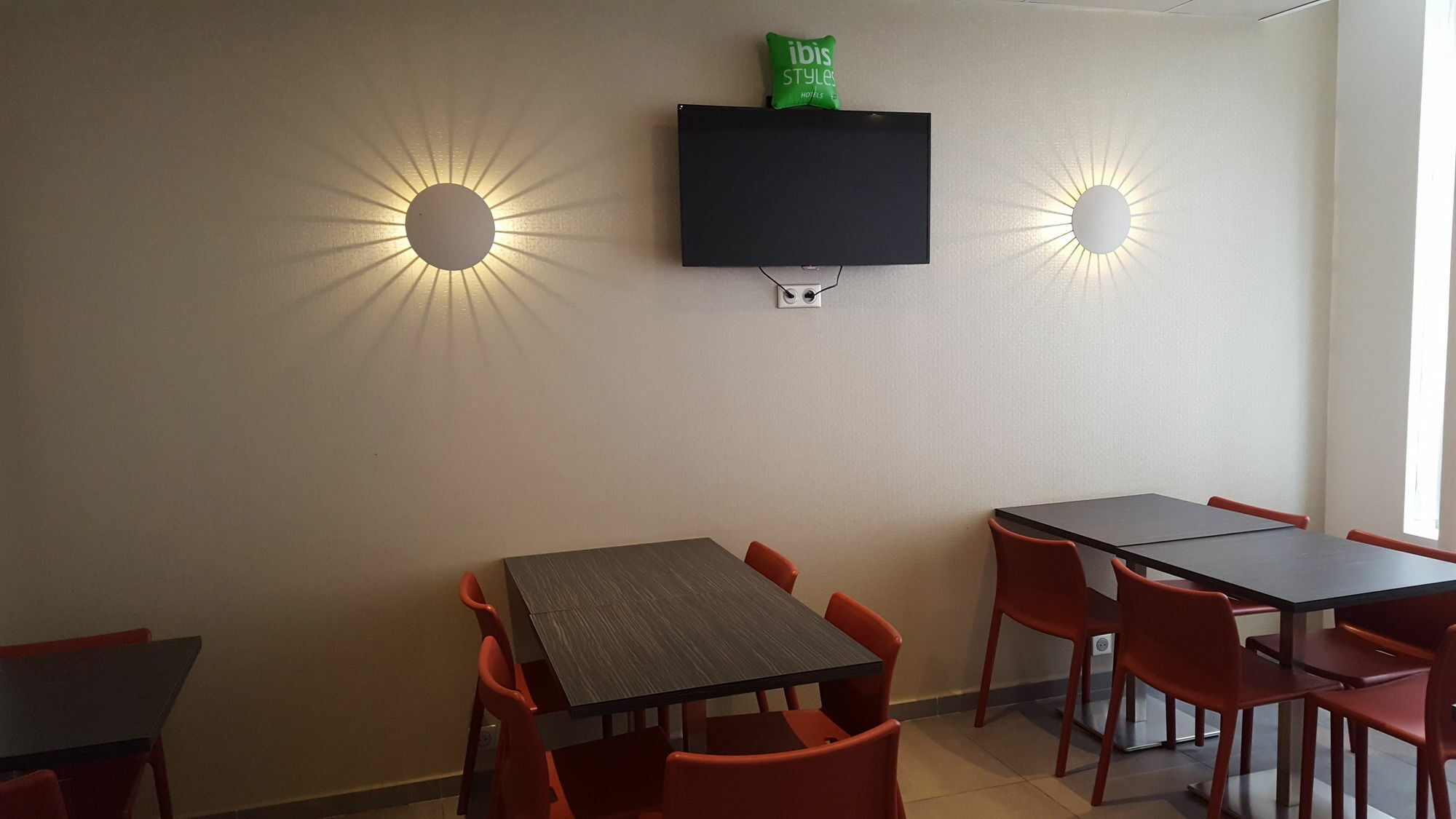 Ibis Styles Paris Pigalle Montmartre Exterior photo